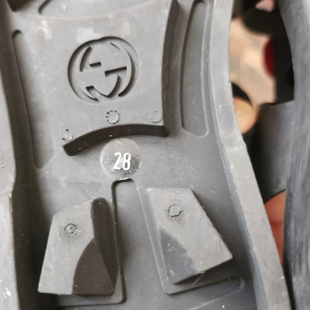Gucci signature rubber sandals size 28